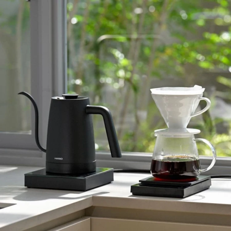Hario Lyra Czajnik Elektryczny 800 ml czarny | CoffeeLove