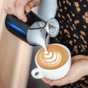 Rhino Coffee Gear dzbanek do mleka czarny 950 ml | CoffeeLove