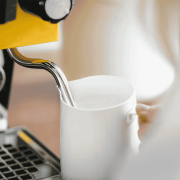 Rhino Coffee Gear dzbanek do mleka biały 360 ml | CoffeeLove